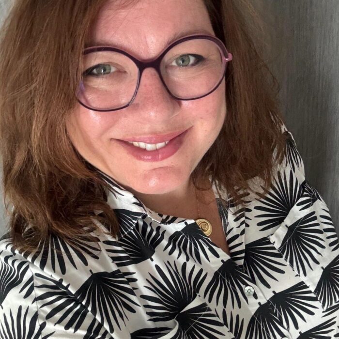 Verena Kraaij met twee nieuwe brillen